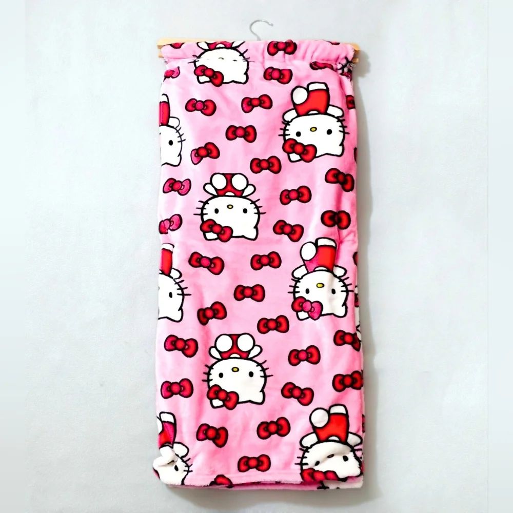 Authentic Hello Kitty Pink Plush Throw Blanket 60x70 Sanrio Soft Cozy Kawaii NEW - Picture 2 of 7